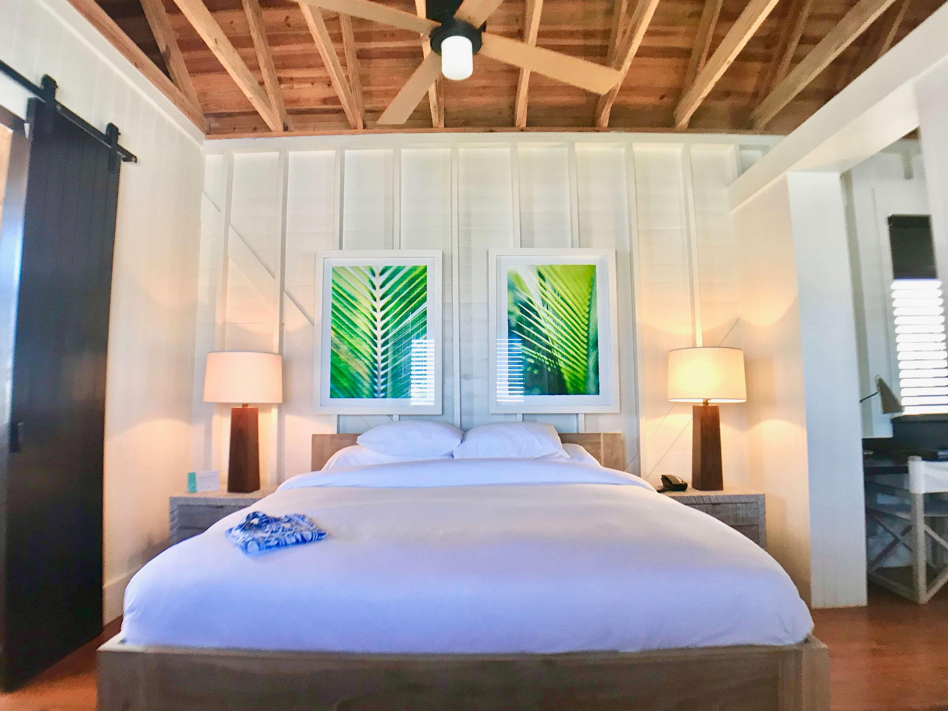 Mahogany Bay Resort And Beach Club, Curio Collection Сан-Педро Экстерьер фото